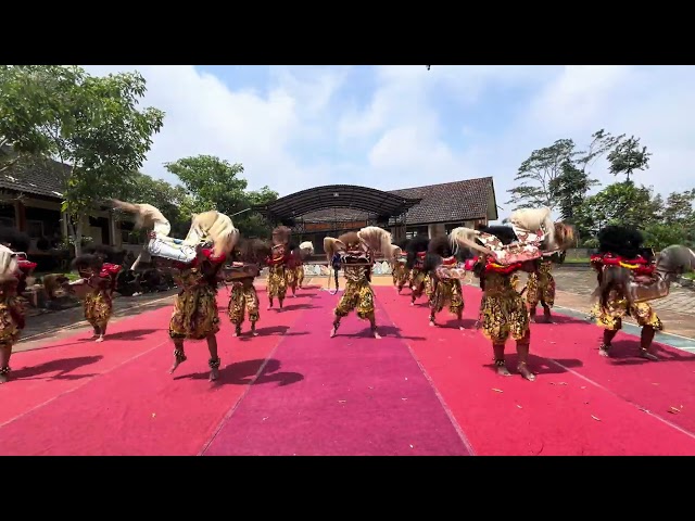 PRESENTASI MAPEL SENI TARI KELAS 8A PUTRA (TARI JARAN KEPANG MASAL) SMP NEGERI 3 KANDANGAN.