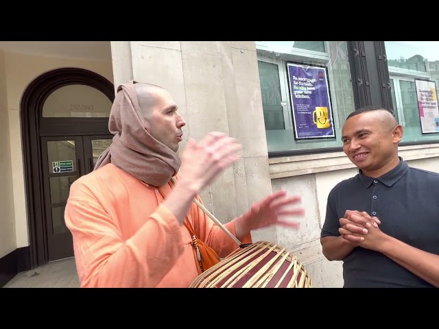 Purujit prabhu converts a Christian to Krishna consciousness in 5 mins