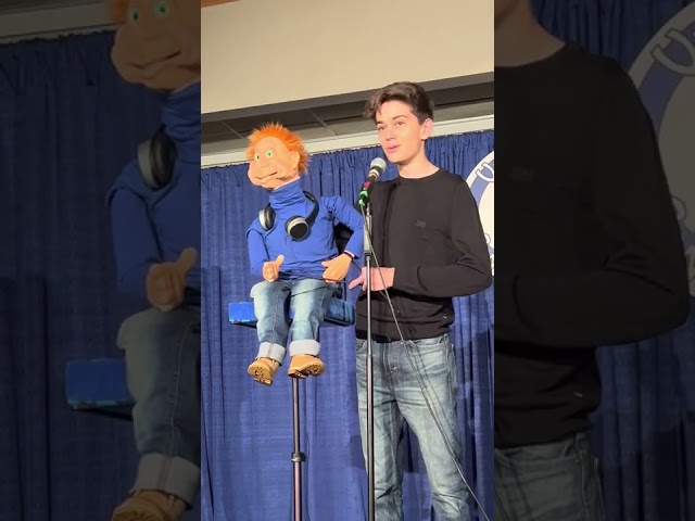 Chris Flirting!🧑🏼‍🦰😂 #shorts #funny #puppet