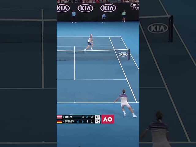 Zverev with THE BACKHAND!💪