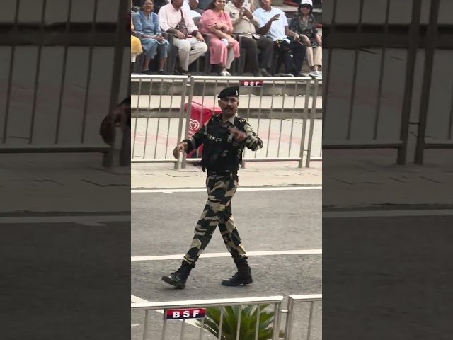 Wagah Border at 4PM when The India Pakisthan Border is open