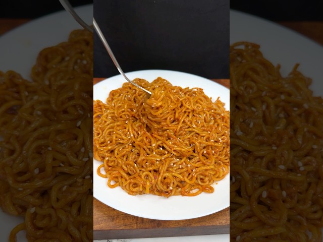 Spicy Noodles ASMR #shorts #food #cooking #asmr #crunchytreats #streetfood