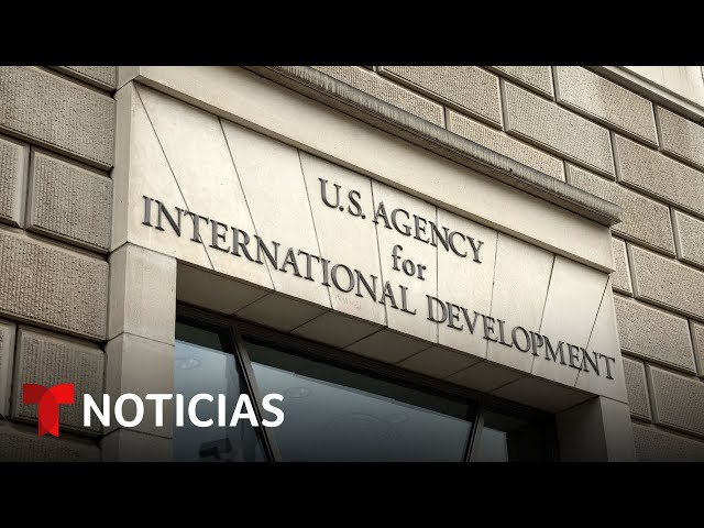 Un juez obliga a pausar los despidos masivos de empleados federales de USAID | Noticias Telemundo