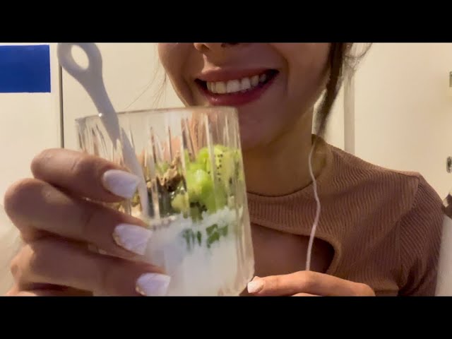 ASMR |comiendo yogur con kiwi