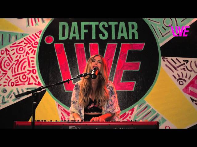 Molly Roth 'Pin Me Up' Live Performance & Interview with Daftstar