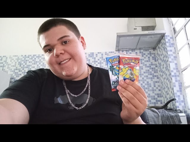 hora que eu comprei cartinha de Pokémon comprei duas para montar para você comprei r$ 2