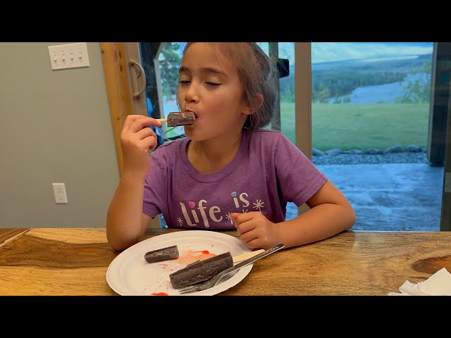 🌈Cute Baby Girl Playing and Eating POPSICLES #youtubehighfive @youtubecreators #popsicle #toddlers