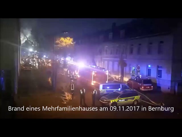 Brand eines Mehrfamilienhauses in Bernburg, 20 Bewohner evakuiert