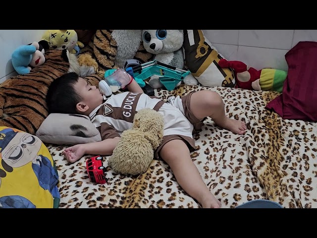 Pheng An sleeping eating milk #cutebaby #cutebaby #cutebaby #cutebaby