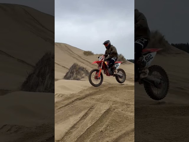 Mid week sand rips in the stormy bay #dirtbikes #mxlife #mx #dirtbike #dirtbikes #oregondunes