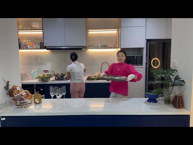 在印尼才知道什么叫海鲜当饭吃，做顿海鲜小火锅配上新鲜蔬菜，完美！#印尼 #海鲜 #田园生活