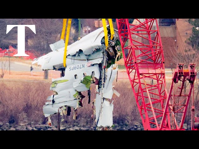 LIVE: American Airlines plane removed from Potomac river