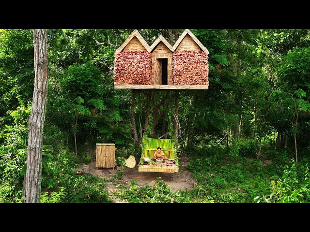 Survival Girl Living Alone Building a Private Luxury Tree House Complete in the Atmospheric Forest