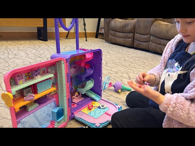 Cute Girl Plays NEW TOY Polly Pocket Pollyville Resort Roll Away Playset #newtoy #pollypocket #toy