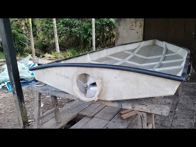 Building a Simple Water Jet Boat Out of Fiberglass (part 1)