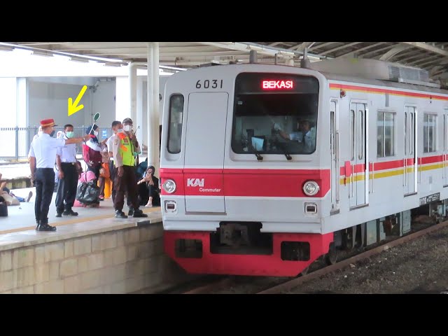 WADUH !! KERETA BERANGKAT TEROBOS LAMPU MERAH, DIUSIR PAKE TONGKAT SAKTI Imbas Gangguan KRL Bekasi