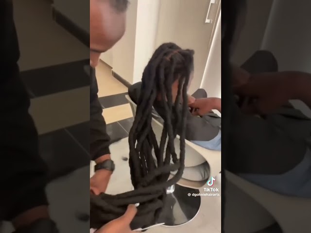 I’ve never seen anyone locs this long before 😳😍