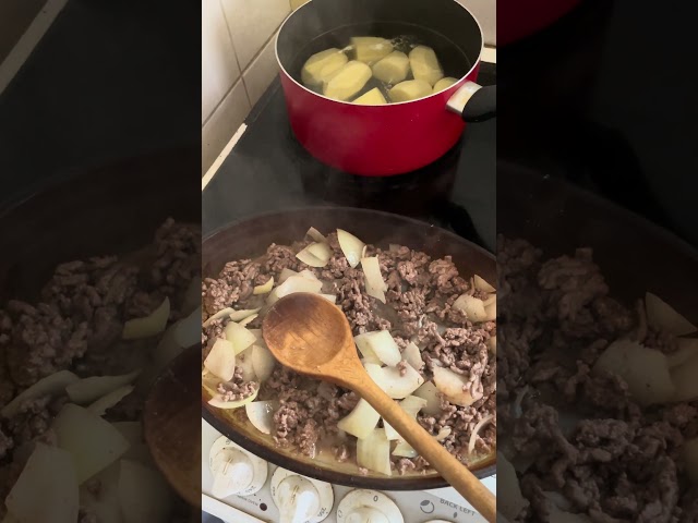 Cooking lunch #1shepherdspie