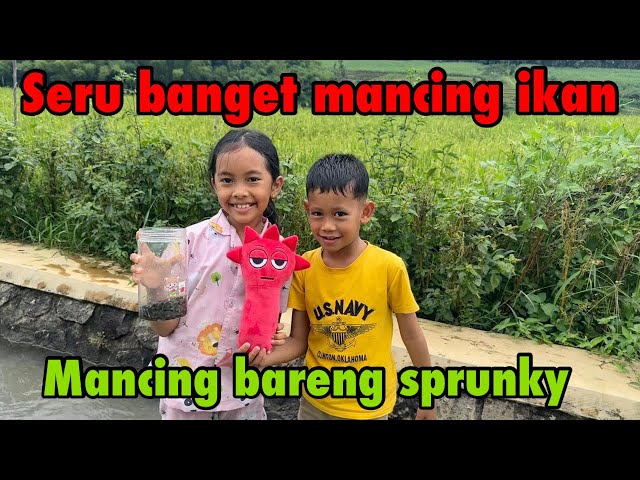 Mancing ikan dikali seru banget bareng boneka sprunki