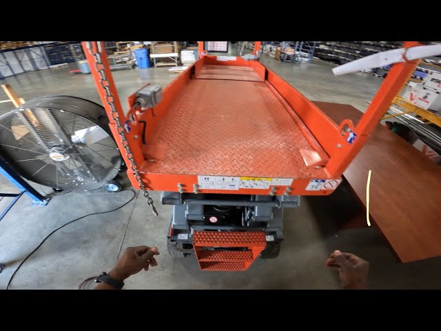 How to ride Scissor Lift / Skylift