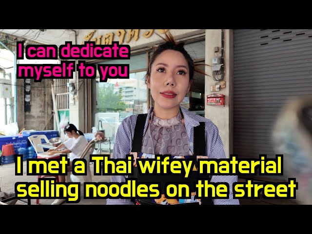 I met Wifey material selling noodles on the street 😳 Mature girl is more attractive than young girl