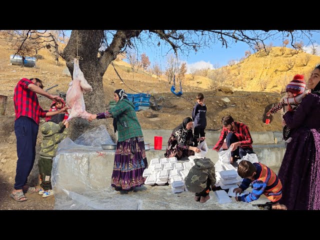 🍚🍖Distributing food in the village, Narges offers offerings to the villagers by cooking local dishes