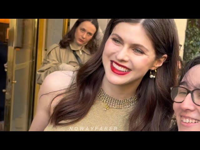 Alexandra DADDARIO ❤️ took selfies 🤳 with French fans in Paris 🇫🇷 before Dior fashion show 27.1.2025