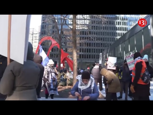 Thousands protest in Chicago as Trump takes office