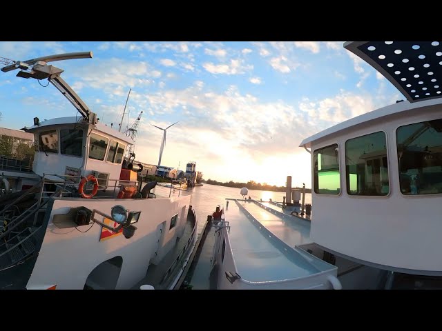 VR 360 degrees Video! Beautiful Relaxing sunset! At Work Travelling! Dutch Inland Vessels Shipping!