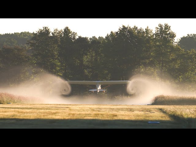 Wingtip Vortices through the mist. Two minutes of Vintage flying at a Grass strip in the mist...