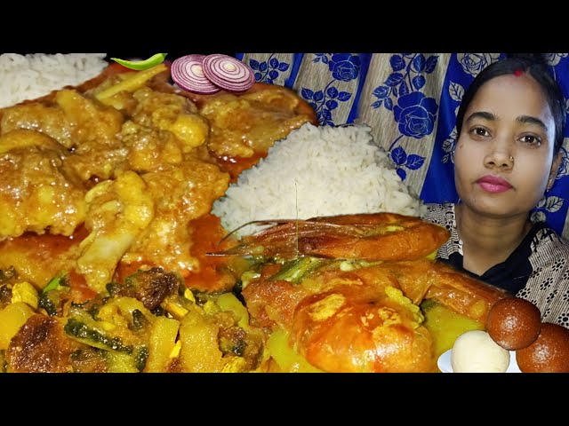 Rice, Spicy Chicken curry, pumpkin, bitter gourd fry,Pron vendi curry, Sweets and salad.❤️