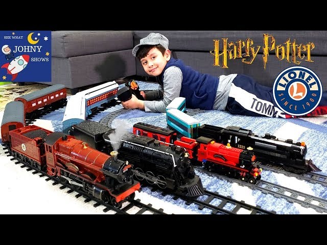 Johny Unboxes New Lionel Hogwarts Express Train Toy | Hogwarts Express Crashes With Polar Express