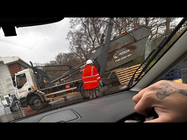 Dumpster Diving - Don't take that skip to LANDFILL!!! 😳