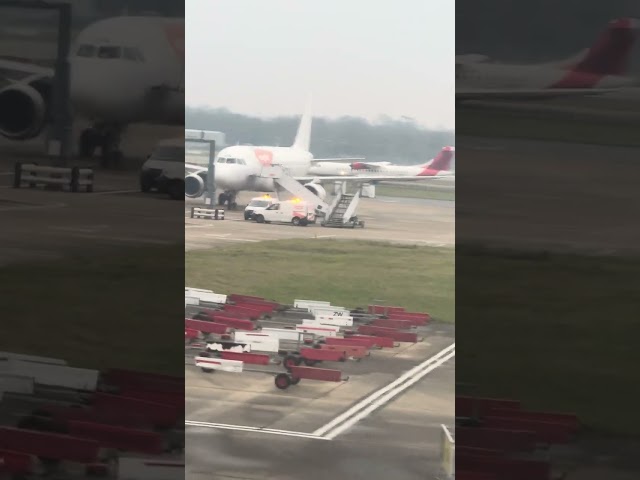 “Shocks Off, Taxi, and Takeoff | Stunning Departure from London Gatwick!”