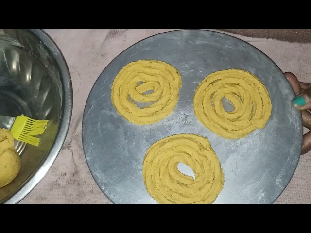 Chakli recipe🤤 (chawal ka aata aur maida) #chakli #easycooking #cookingchannel