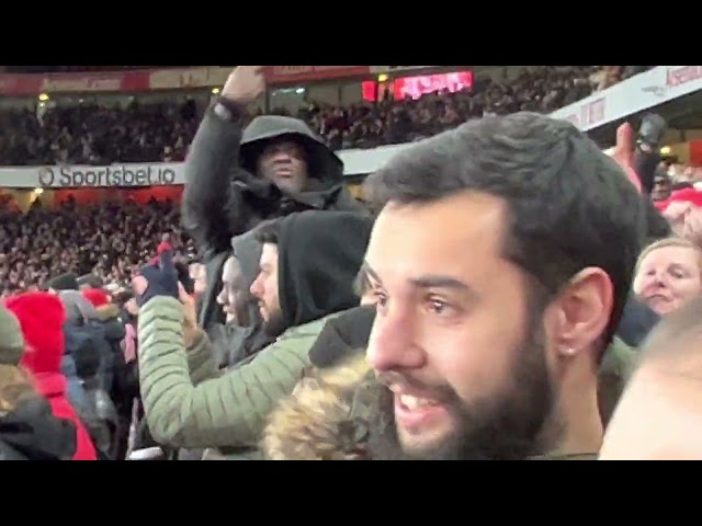 BUKAYO SAKA REVS THE ARSENAL CROWD UP AFTER EQUALISING V WEST HAM 26/12/22