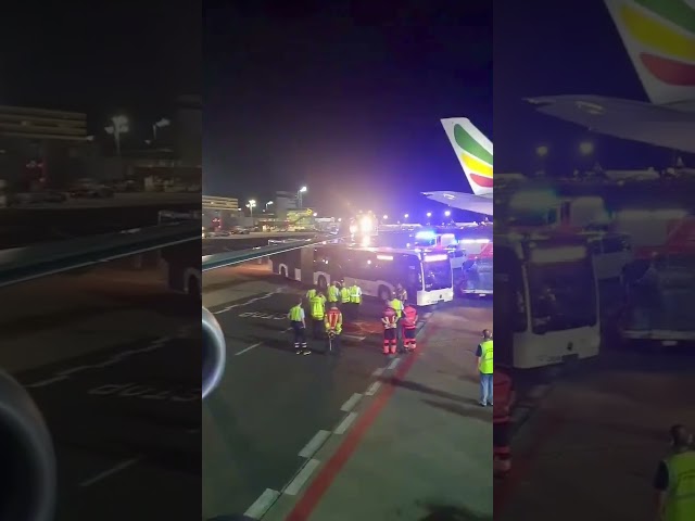 Bus collides with Boeing 737 of Sun Express at Frankfurt Airport