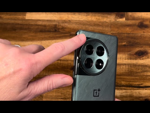 The Gadgeteer unboxes the OnePlus 12