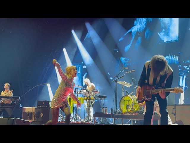 Paramore Tour 2023 (Live in London, UK - The O2 Arena)