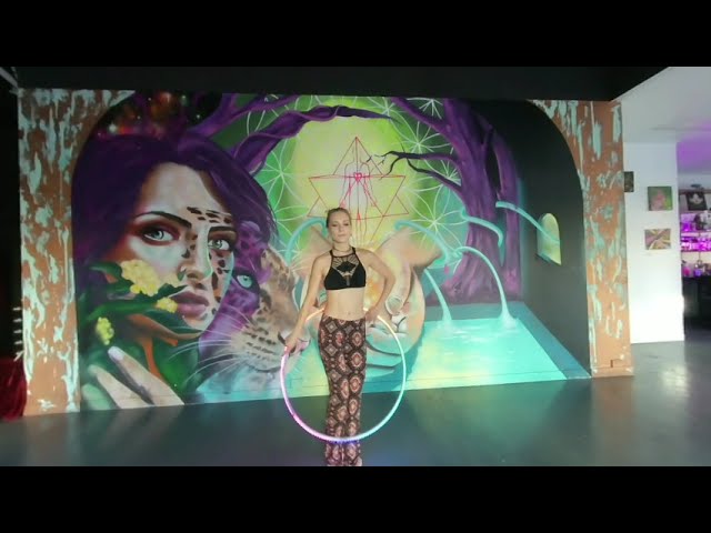 180 VR Life Footage Hula Hoop Student - Bellyache (Marian Hill Remix) Billie Eilish