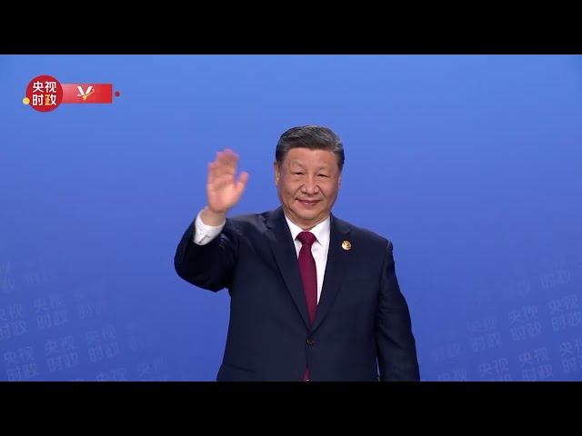 全场沸腾！习近平向中国体育代表团挥手致意