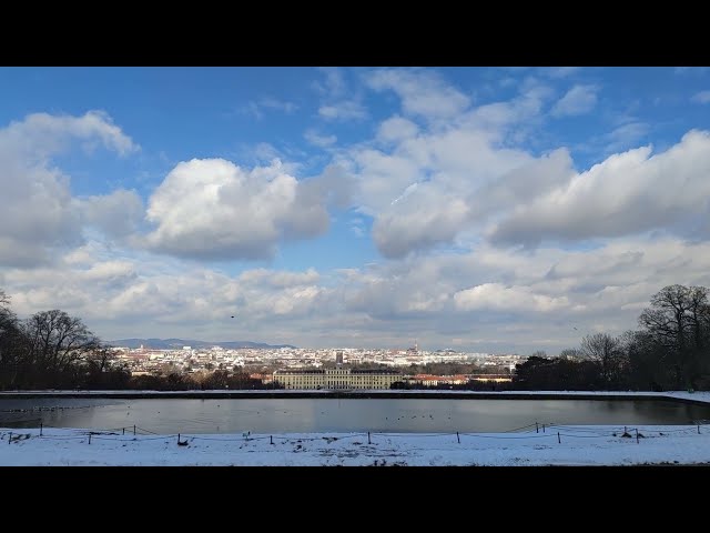 Gloriette Schlosspark Schloss Schönbrunn Wien Rundgang Spaziergang Winter Schnee Garten Park Reise