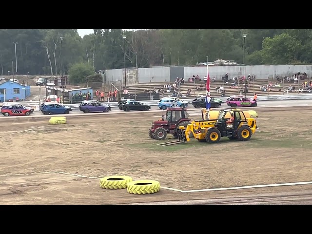 Bangers heat1 1300cc stock cars heat1 caravan event 2022 29/8/22