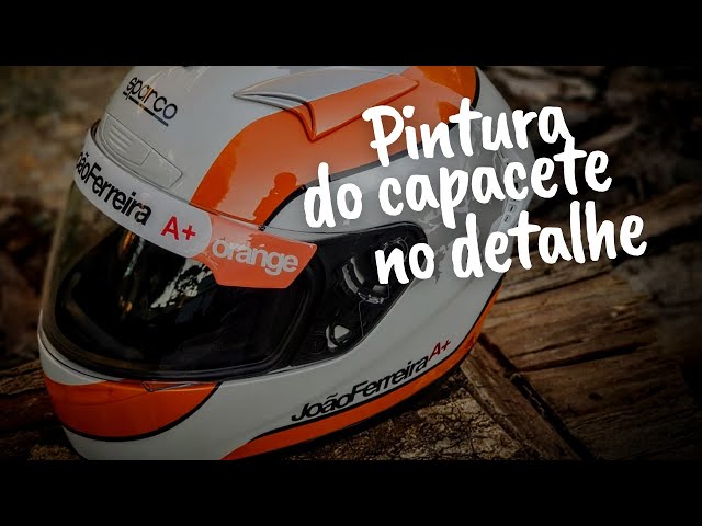 O conceito da pintura do capacete do piloto pai