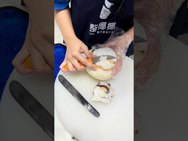 AMAZING Coconut shelling to a BALL in Guangzhou!