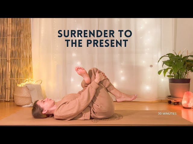 Surrender to the Present Moment | 29 min | 7 day Mindful bedtime yoga for beginners