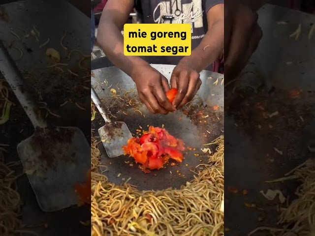 Kuliner India Unik, Bikin Mie Goreng Pake Tomat Segar