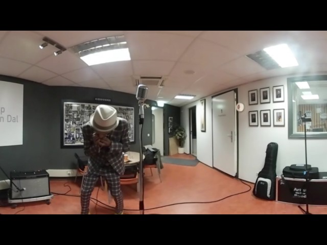 360 video - The Reverend Shawn Amos - Hollywood blues - live in the Bluesmoose radio studios