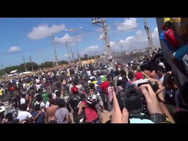 FORTALEZA: polícia ataca manifestantes