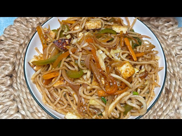 Easy Street style Paneer noodles recipe || Paneer chowmein